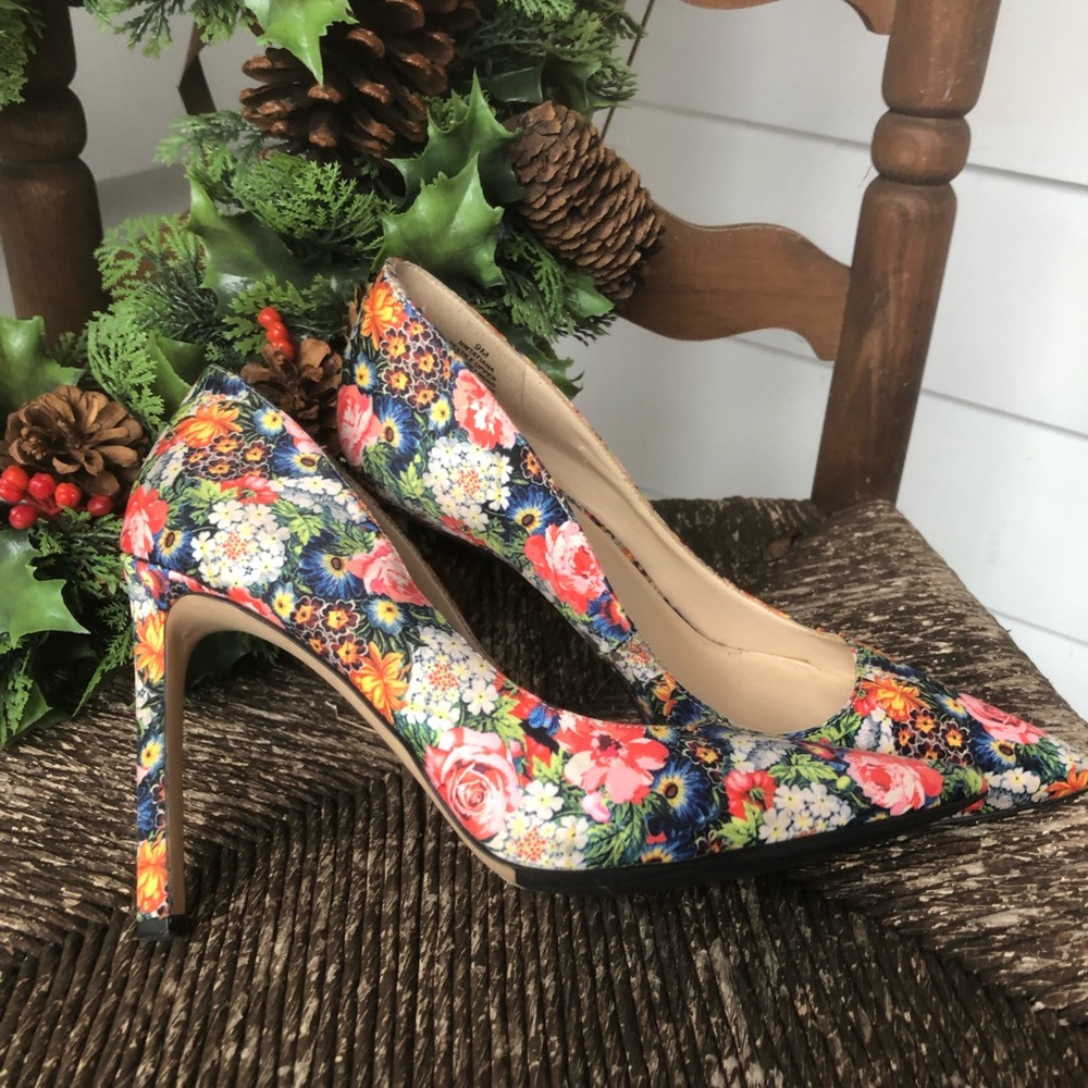 Nine West Tatiana floral pumps